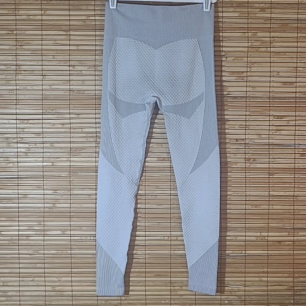 Fitted 2pc Full Support Workout/Running Set 🏃♀️👟 - Picture 3 of 10